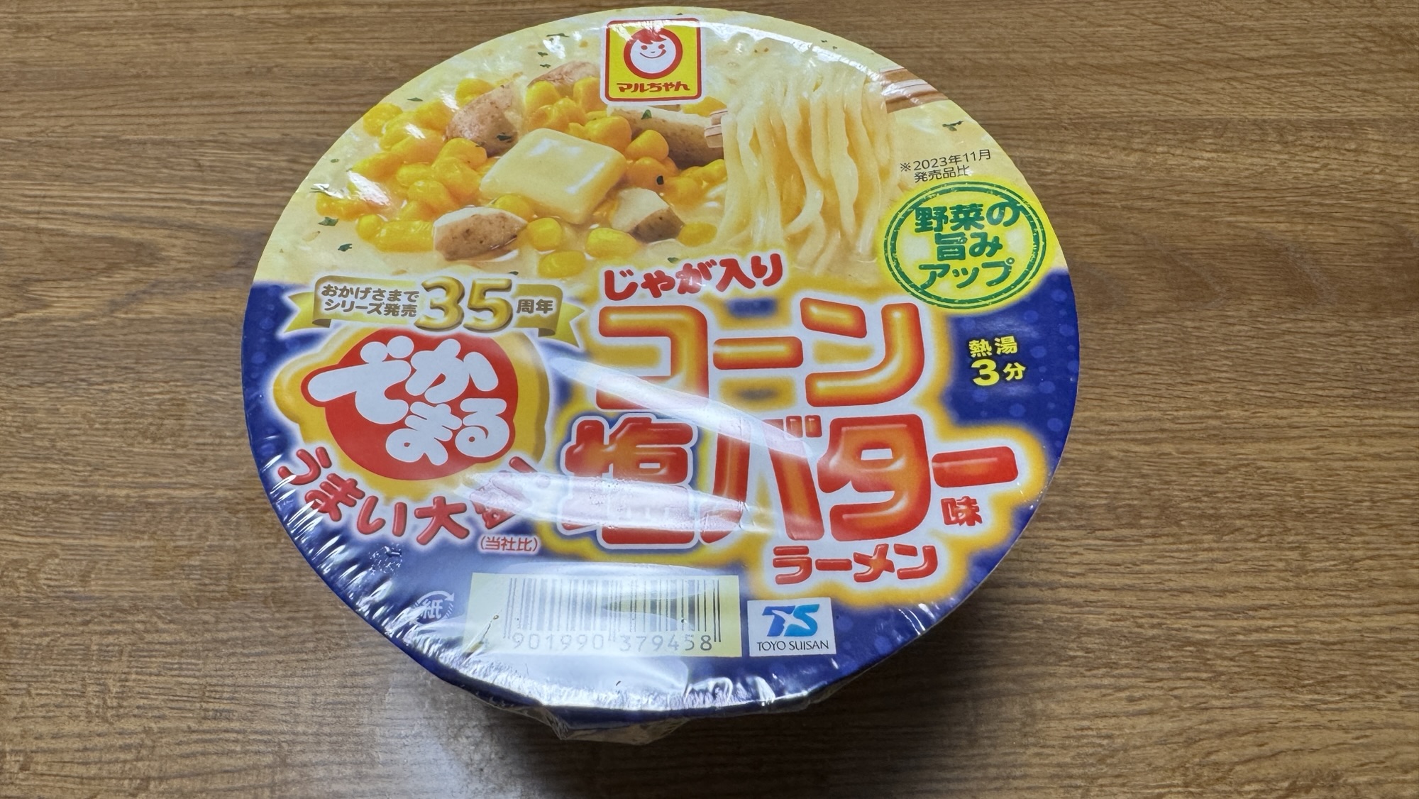 【東洋水産】でかまる じゃが入りコーン塩バター味ラーメンを食べてみました‼